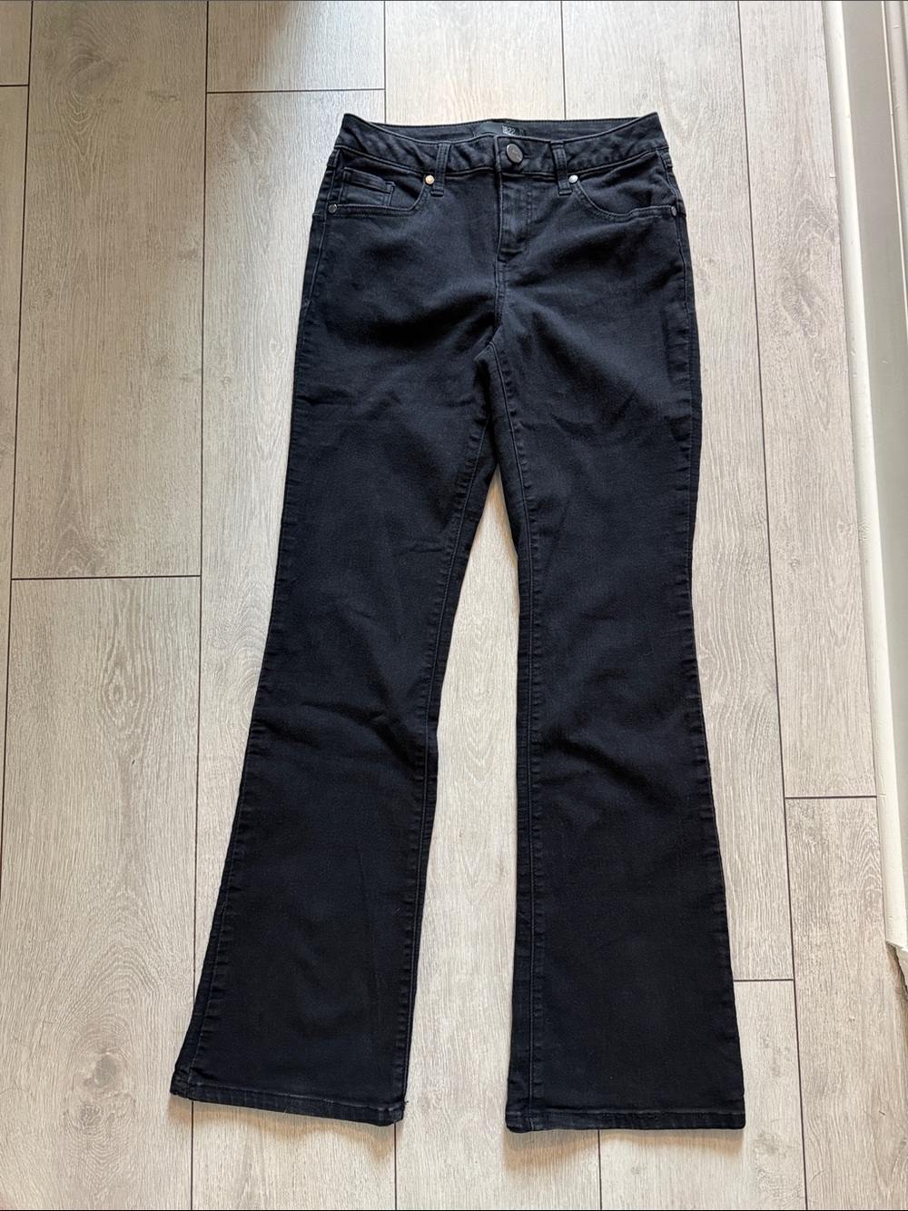 1822 Denim Black Flared Jeans, size 6/28” w